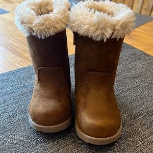 GIRLS CAT & JACK FUR LINED SUEDE TYPE WINTER BOOTS GENTLY USED SIZE 5 CUTE